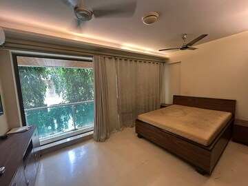 Bedroom in 1 BHK Apartment at Khar West – for Rent