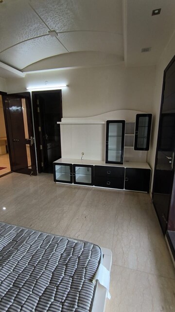 Room in 4 BHK Builder Floor at Palam Vihar – for Rent