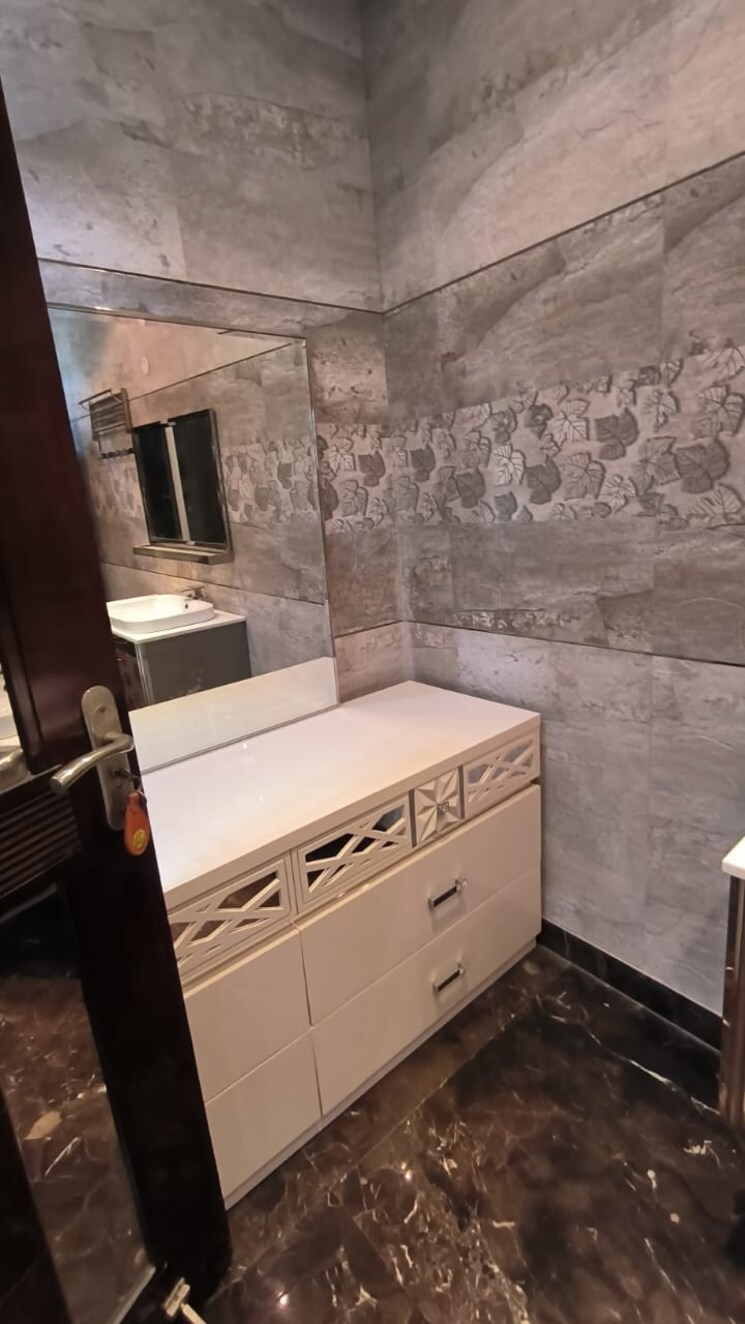 Kitchen, palam vihar 4 Bedroom 2400 Sq.Ft. Builder Floor In Palam Vihar Gurgaon 8769484