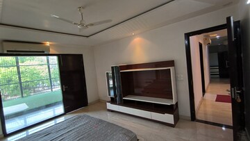 Room in 4 BHK Builder Floor at Palam Vihar – for Rent