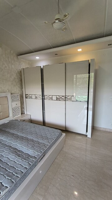 Room in 4 BHK Builder Floor at Palam Vihar – for Rent
