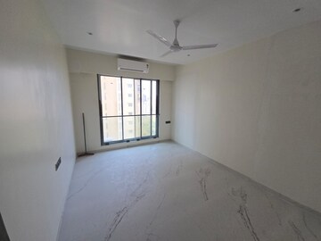 Room in 3 BHK Apartment at Rishabraj Blue Lotus, Khar West – for Rent