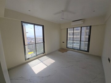 Room in 3 BHK Apartment at Rishabraj Blue Lotus, Khar West – for Rent