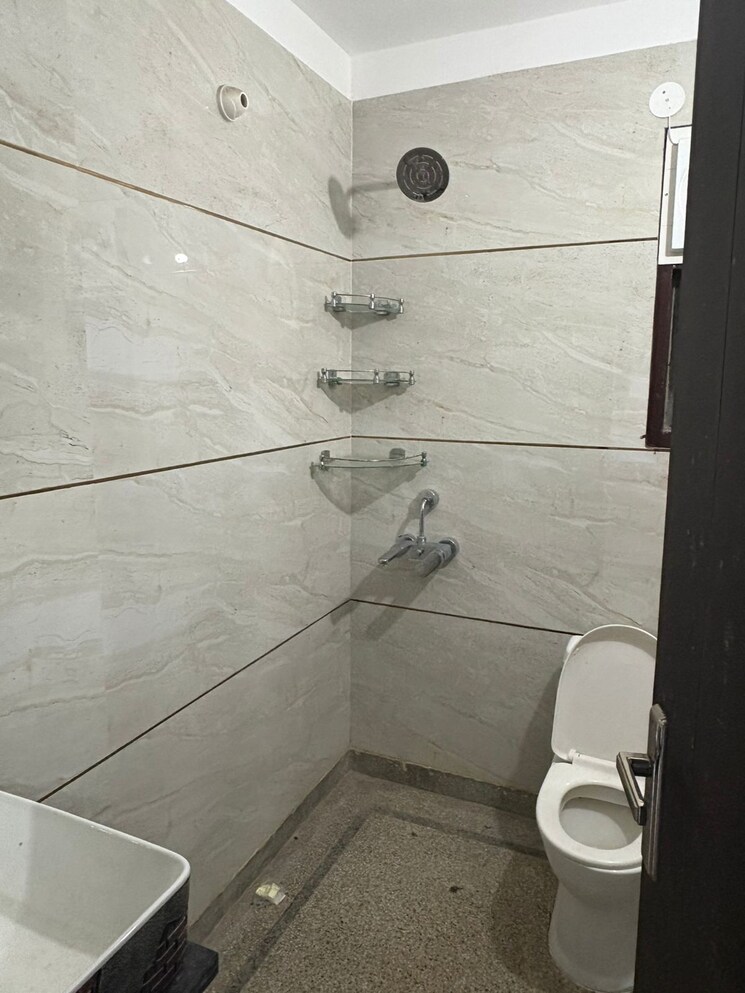 Bathroom, palam vihar extension 2 Bedroom 999 Sq.Ft. Builder Floor In Palam Vihar Extension Gurgaon 8769523