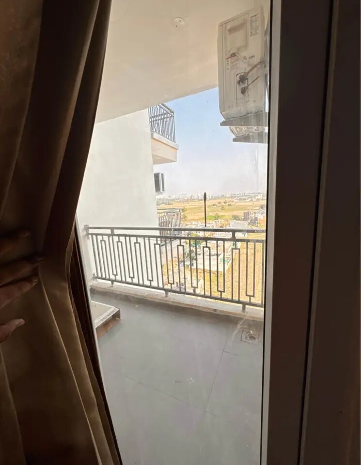 Balcony, vip road 1 Bedroom 900 Sq.Ft. Apartment In Vip Road Zirakpur 8769572