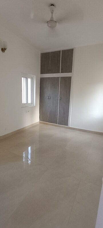 Room in 3.5 BHK Builder Floor at Kalkaji – for Rent