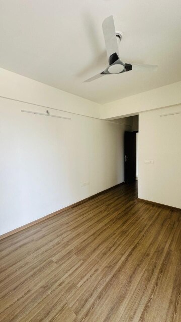 Room in 3 BHK Apartment at Sidhartha NCR One, Sector 95 – for Rent