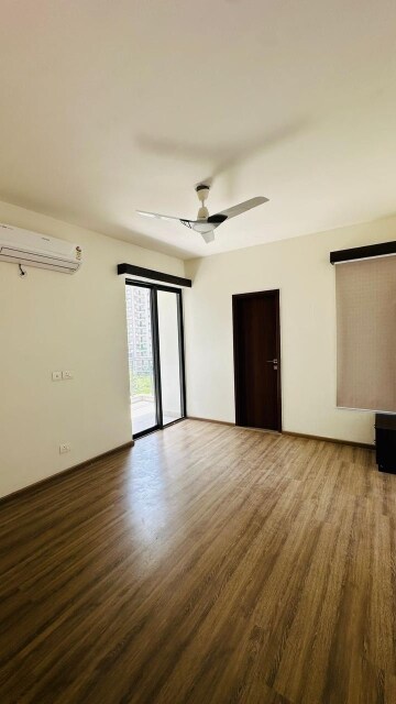 Room in 3 BHK Apartment at Sidhartha NCR One, Sector 95 – for Rent