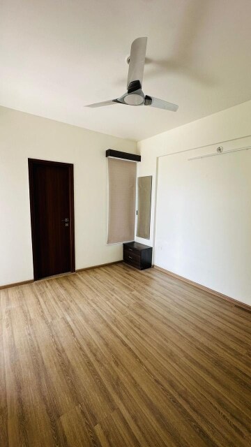 Room in 3 BHK Apartment at Sidhartha NCR One, Sector 95 – for Rent