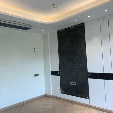 Furnished Amenities in 4 BHK Builder Floor at Ansal API Esencia, Sector 67 – for Sale