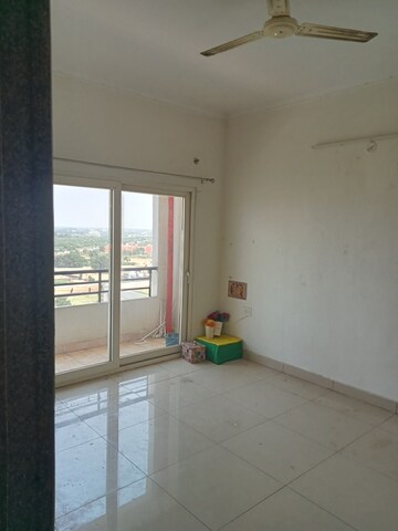 Room in 3 BHK Apartment at Spring Greens Phase I, Faizabad Road – for Rent