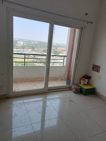 Room in 3 BHK Apartment at Spring Greens Phase I, Faizabad Road – for Rent