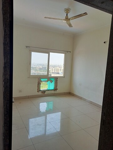 Room in 3 BHK Apartment at Spring Greens Phase I, Faizabad Road – for Rent