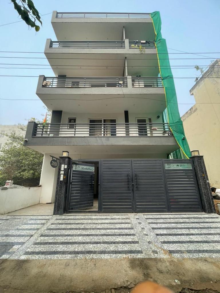 3 BHK + Servant Room Builder Floor For Rent in BPTP Amstoria