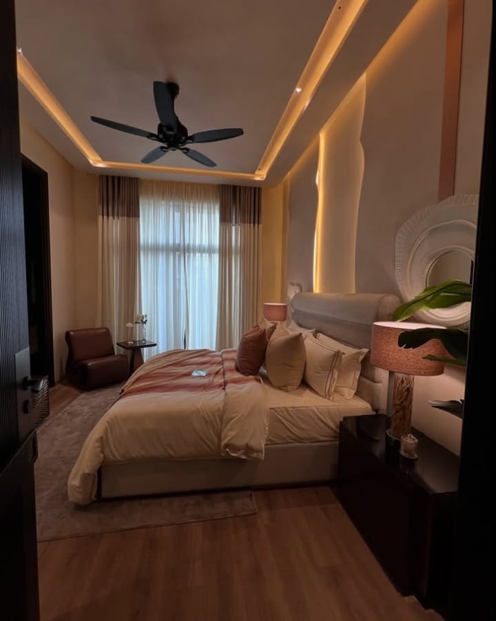 2 BHK + Pooja Room,Servant Room,Extra Room Builder Floor For Sale in Building Floor 