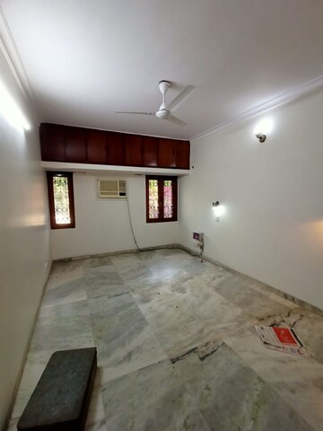 Bedroom in 3 BHK Apartment at RWA Chittaranjan Park Block R, Chittaranjan Park – for Rent