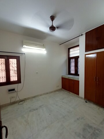 Bedroom in 3 BHK Apartment at RWA Chittaranjan Park Block R, Chittaranjan Park – for Rent