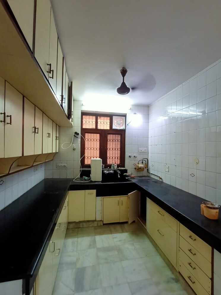 Kitchen, rwa-chittaranjan-park-block-r 3 Bedroom 3000 Sq.Ft. Apartment In Chittaranjan Park Delhi 8769680