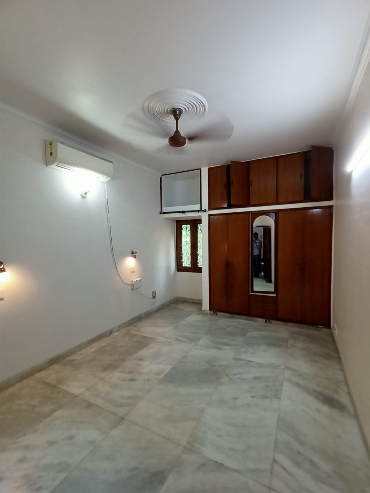 3 BHK Apartment For Rent in RWA Chittaranjan Park Block R