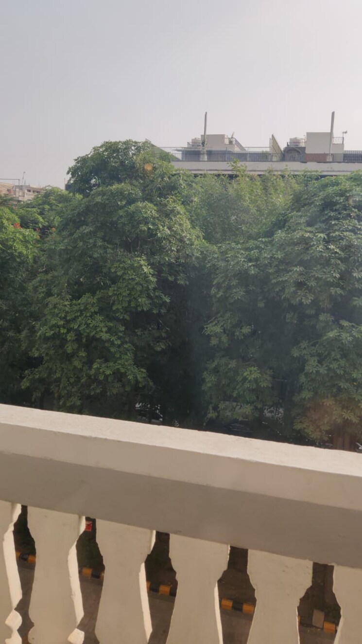 Balcony, dlf-the-carlton-estate 2 Bedroom 1200 Sq.Ft. Apartment In Dlf Phase V Gurgaon 8769710