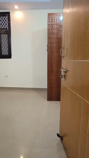 Room in 2 BHK Apartment at Shakti Khand – for Rent