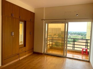 Room in 3.5 BHK Apartment at Sidhartha NCR One, Sector 95 – for Sale