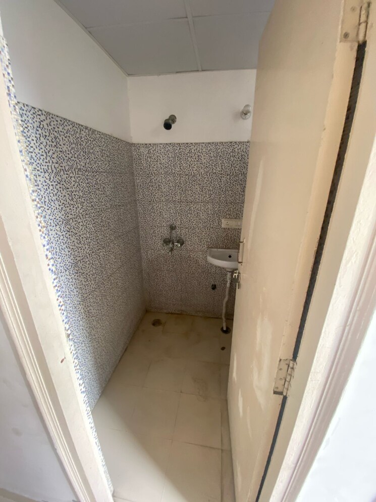 Bathroom, breez-global-heights 1 Bedroom 394 Sq.Ft. Apartment In Sohna Sector 33 Gurgaon 8769753