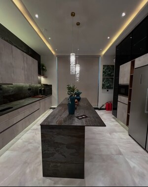 Parking in 4 BHK Builder Floor at Sector 33 – for Sale