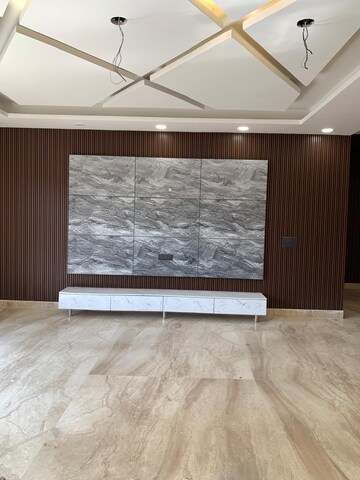 Room in 3 BHK Builder Floor at Faridabad Central – for Sale