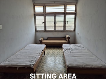 Room in 3 BHK Apartment at Ellisbridge – for Rent