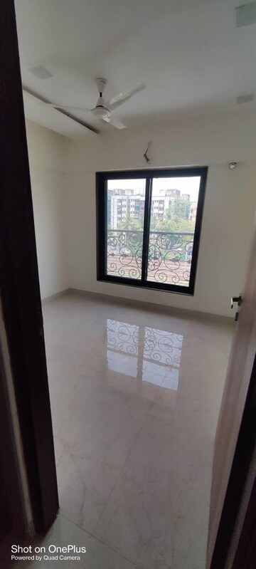 Room in 2 BHK Apartment at Parsh Elegance, Andheri West – for Rent