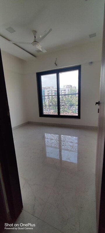 Room in 2 BHK Apartment at Parsh Elegance, Andheri West – for Rent