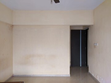 Room in 2 BHK Apartment at Divyam Heights, Andheri West – for Rent