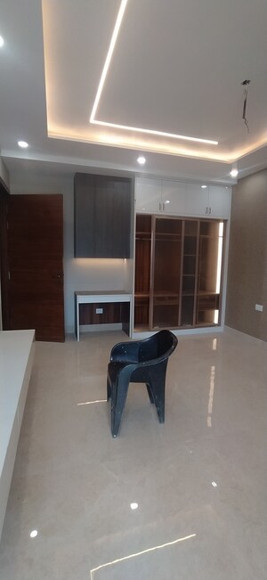 Room in 4 BHK Builder Floor at Sector 85 – for Sale