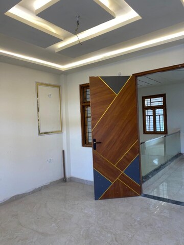 Room in 3 BHK Independent House at Rai Enclave, Deva Road – for Sale
