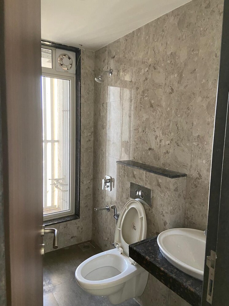 Bathroom, sheth-montana 2 Bedroom 723 Sq.Ft. Apartment In Mulund West Mumbai 8769936