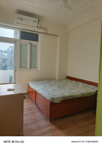 Room in 2 BHK Builder Floor at Sector 57 – for Rent