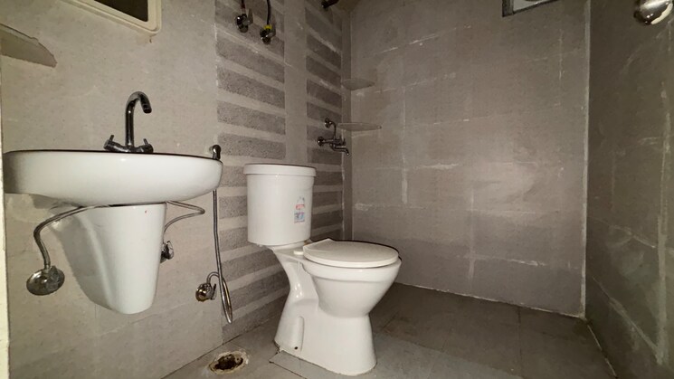Bathroom, ratan-pearls 2 Bedroom 615 Sq.Ft. Apartment In Sector 16 Greater Noida Greater Noida 8770051
