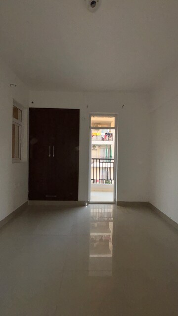 Room in 2 BHK Apartment at Ratan Pearls, Sector 16 Greater Noida – for Sale