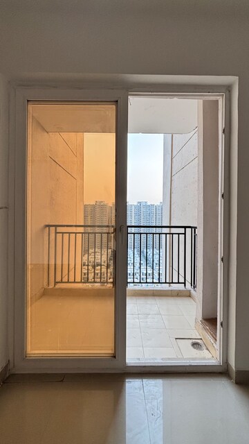 Room in 2 BHK Apartment at Ratan Pearls, Sector 16 Greater Noida – for Sale