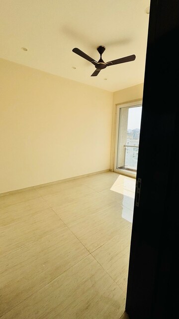 Room in 4 BHK Apartment at Mantra Monarch, Balewadi – for Rent