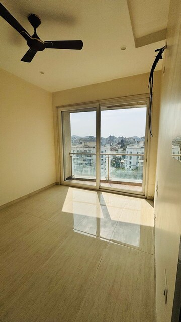 Room in 4 BHK Apartment at Mantra Monarch, Balewadi – for Rent