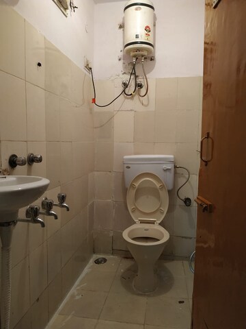 Bathroom in 1 BHK Apartment at Sarita Vihar – for Rent