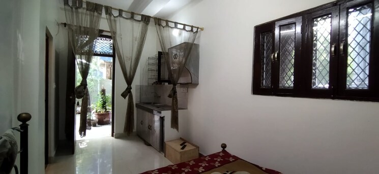 Room, rwa-jasola-sector-8-sfs-flat 1 RK 350 Sq.Ft. Apartment In Jasola Delhi 8770054