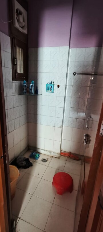 Bathroom in 2.5 BHK Apartment at Unitech Escape, Sector 50 – for Rent