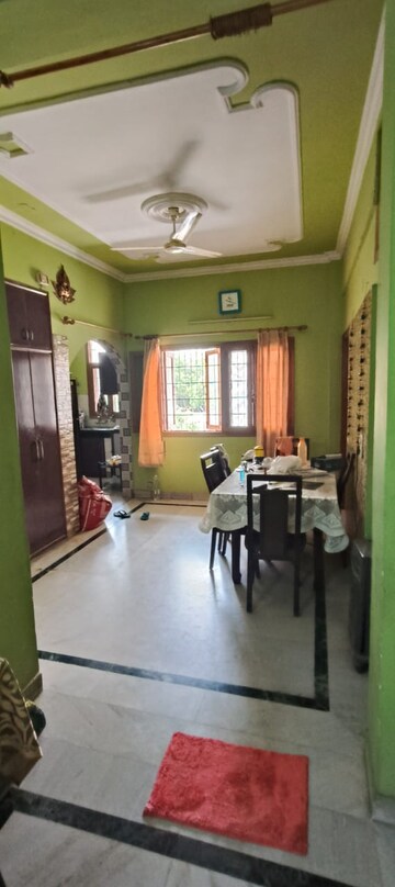 Living Room in 2.5 BHK Apartment at Unitech Escape, Sector 50 – for Rent