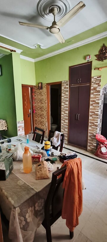 Furnished Amenities in 2.5 BHK Apartment at Unitech Escape, Sector 50 – for Rent
