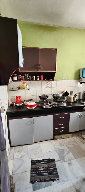Kitchen in 2.5 BHK Apartment at Unitech Escape, Sector 50 – for Rent