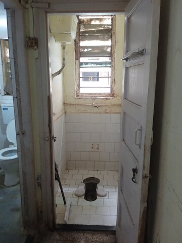 Bathroom in 1 BHK Apartment at Andheri West – for Rent