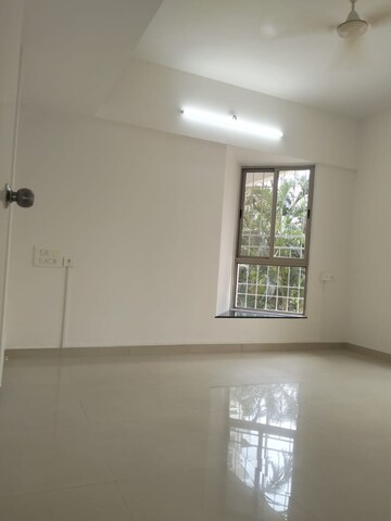 Room in 3 BHK Apartment at Viva Hallmark, Bavdhan – for Sale